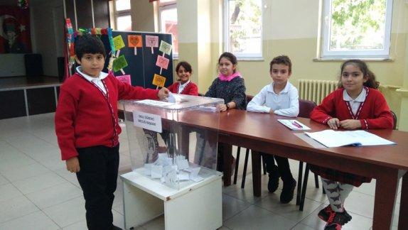 İlçemiz okulları Demokrasi Eğitimi ve Öğrenci Meclisleri Seçimi