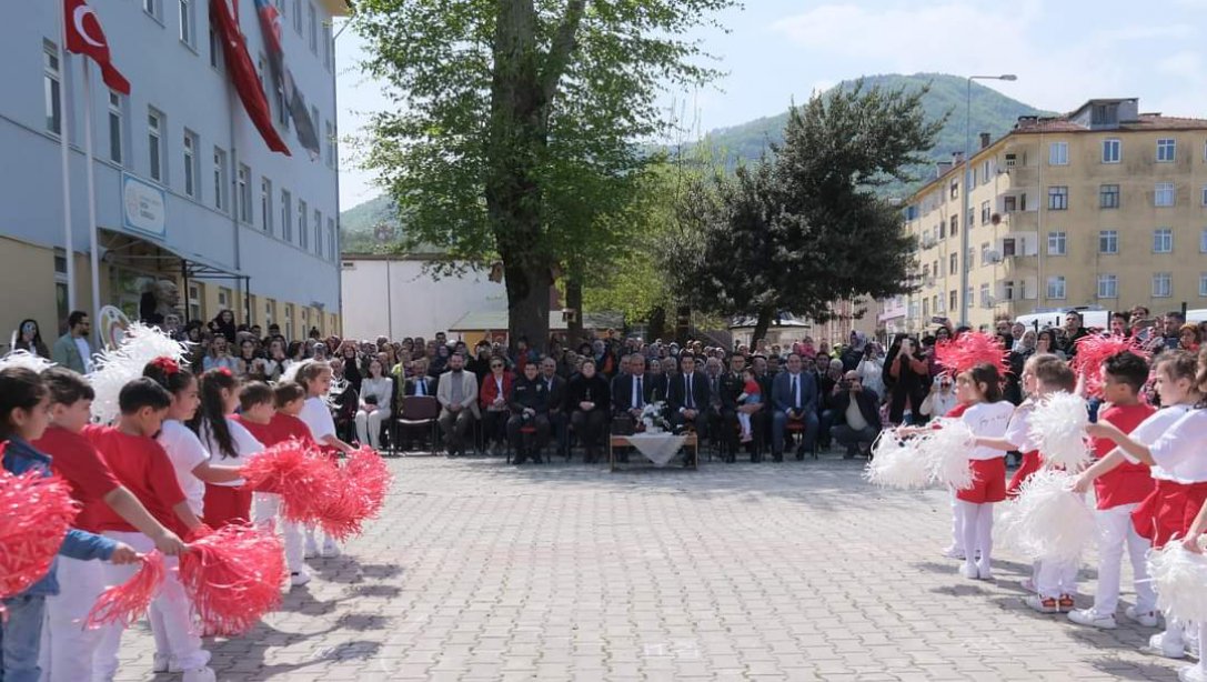 23 Nisan Ulusal Egemenlik ve Çocuk Bayramı'nın 103. yılı, Bozkurt'ta törenlerle kutlandı.   